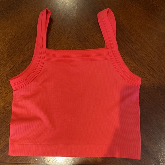 Bundle of tank tops - Picture 2 of 11